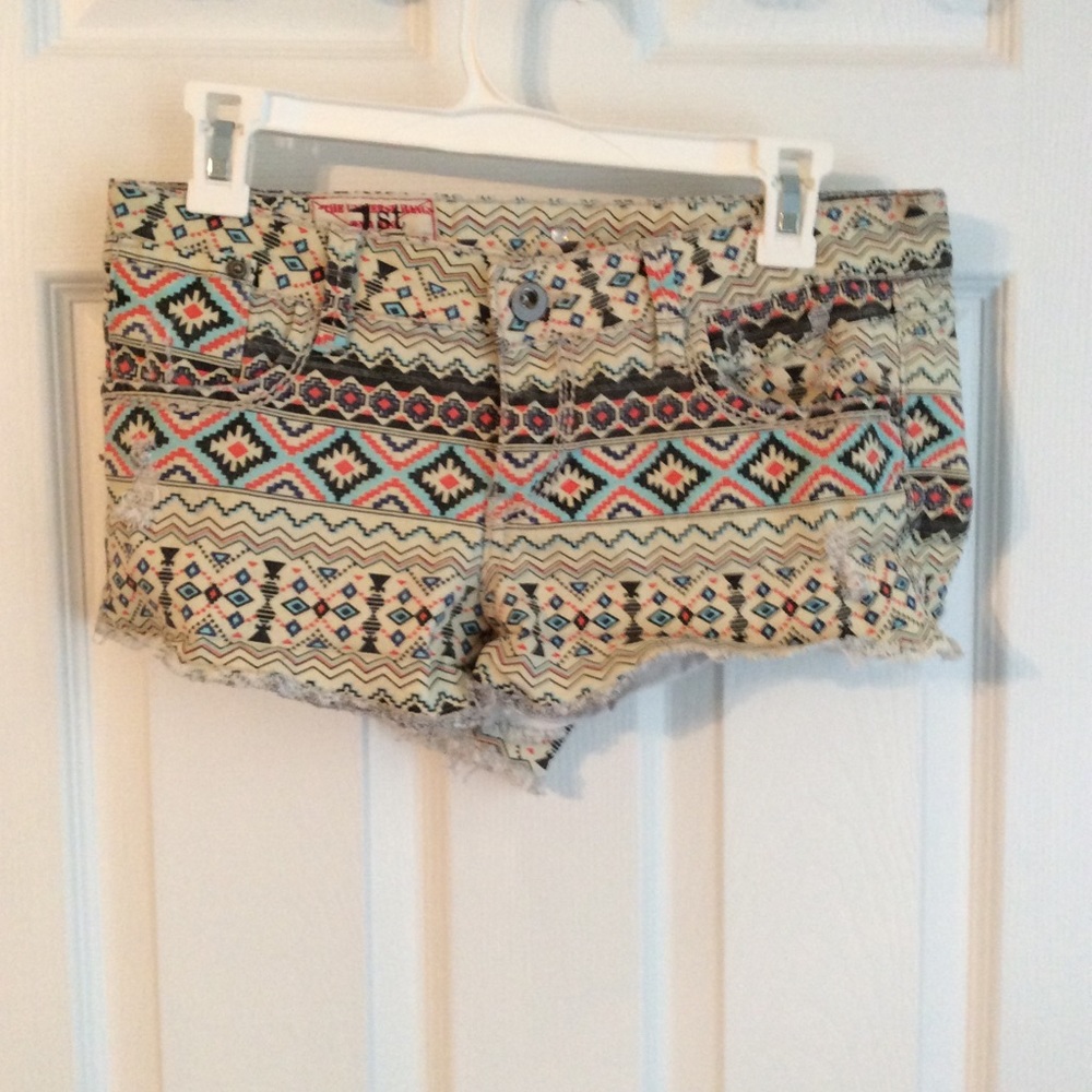 1st Kiss Aztec Shorts. Size 6
